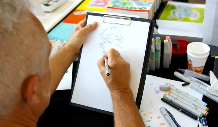 Caricaturiste en plein travail